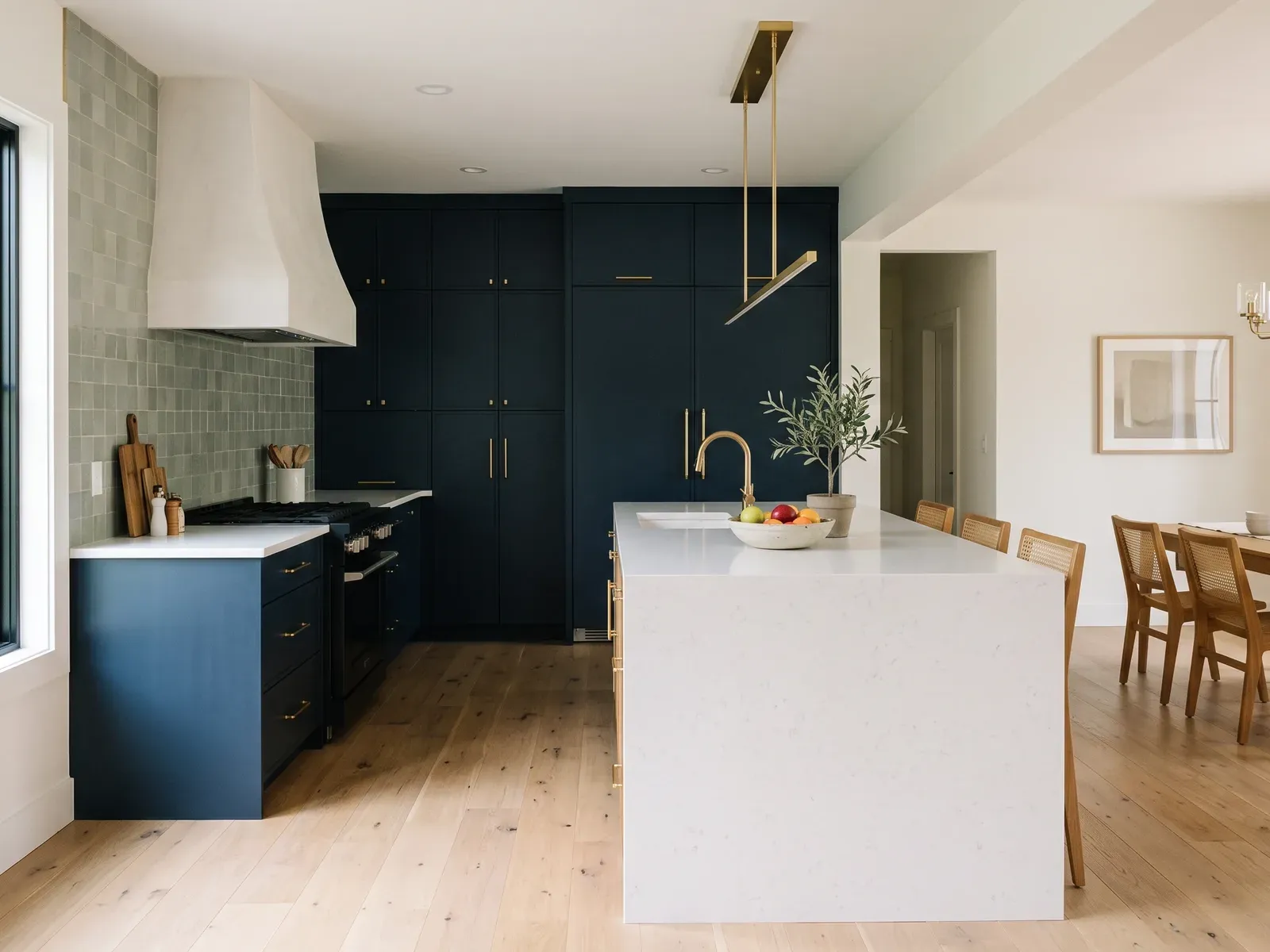 Open-plan kitchen and dining room